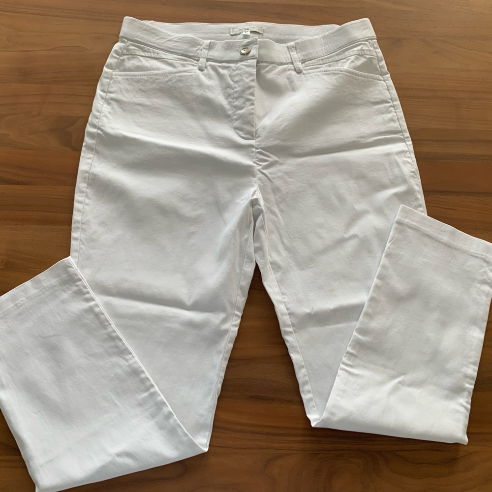 ☀️SALE☀️Simon Chang Women's White Ankle Jeans. Slim not skinny. Ankle detail.